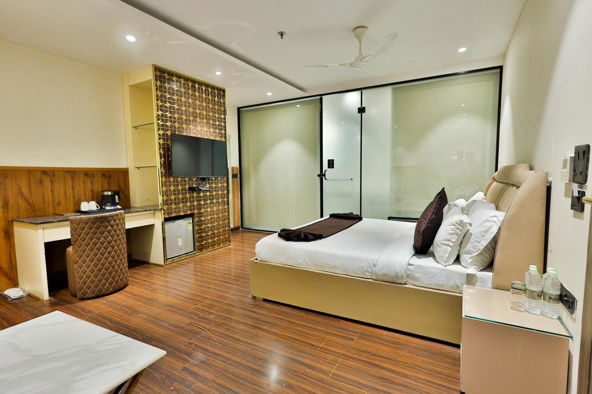 Clay Inn Hotels, Paschim Vihar Delhi  Dış mekan fotoğraf