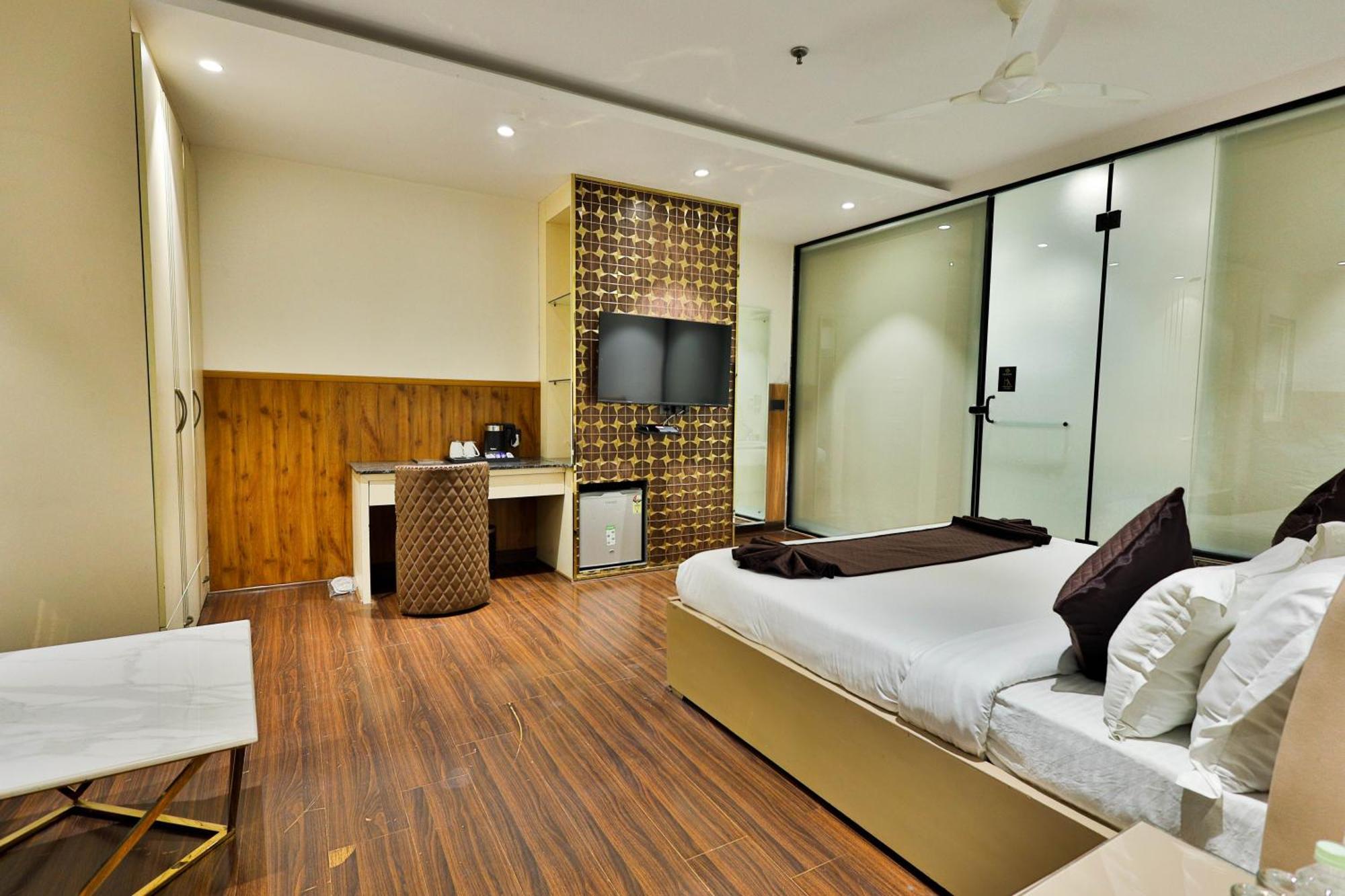 Clay Inn Hotels, Paschim Vihar Delhi  Dış mekan fotoğraf