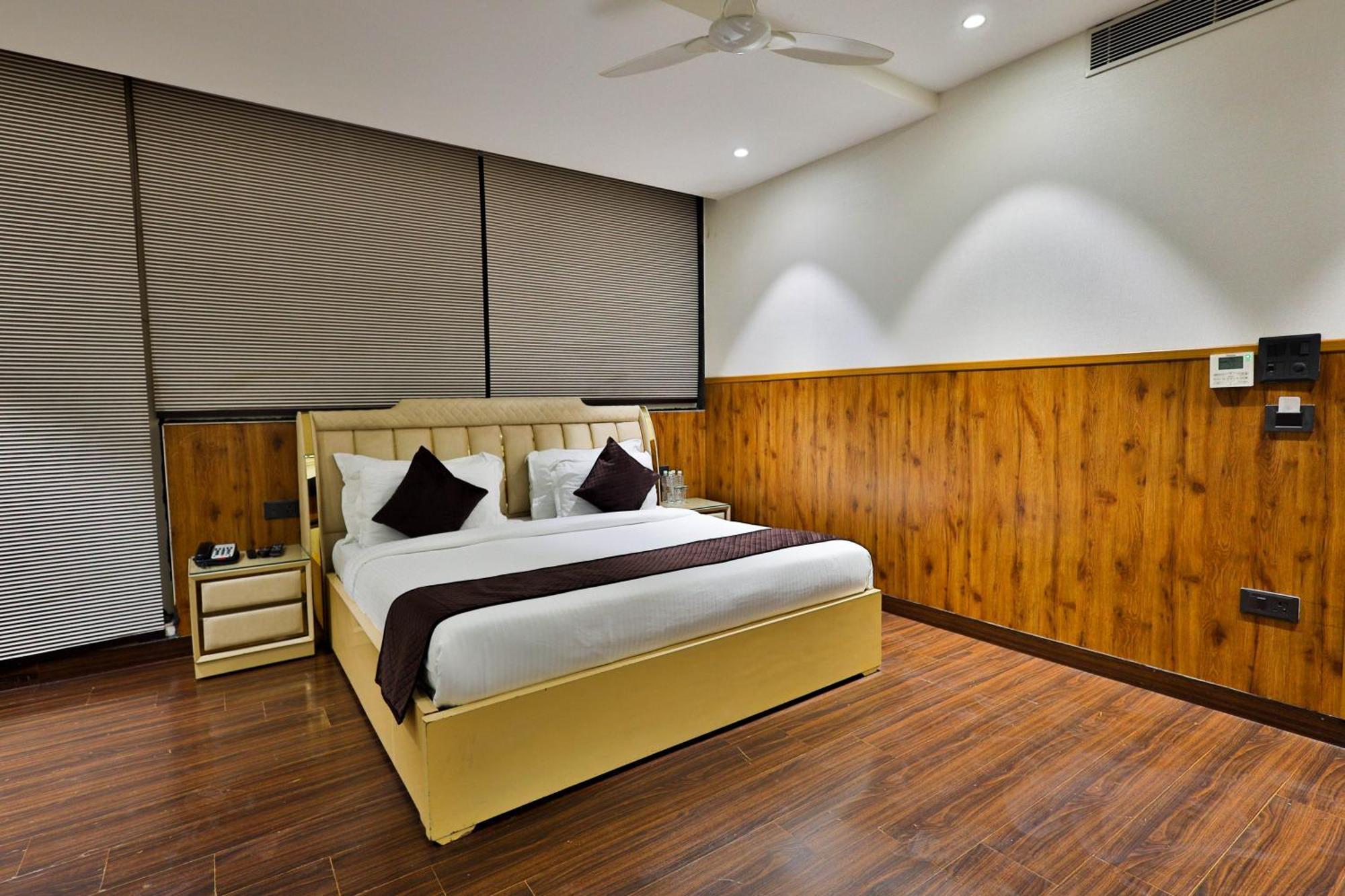 Clay Inn Hotels, Paschim Vihar Delhi  Dış mekan fotoğraf
